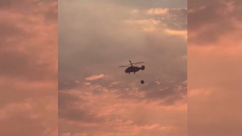 SRBIN POMAŽE, KAMOV GASI: Pogledajte akciju gašenja jezivog požara u Crnoj Gori (FOTO/VIDEO) SRBIN POMAŽE, KAMOV GASI: Pogledajte akciju gašenja jezivog požara u Crnoj Gori (FOTO/VIDEO)