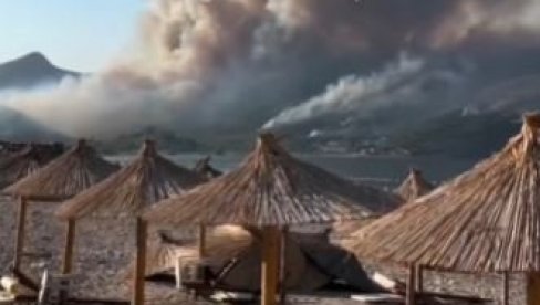DIM PREKRIO NEBO, GORI CELO BRDO: Dramatični prizori sa popularne plaže u Crnoj Gori (VIDEO)