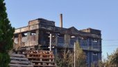 UGAŠEN POŽAR U KRUGU BIVŠE PARAĆINSKE ŠTOFARE: Goreo napušteni objekat kamgarna (FOTO)