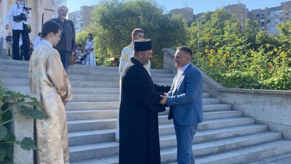 ПАТРИЈАРХ ПОРФИРИЈЕ НА ЛИТУРГИЈИ: Обележена црквена слава у Миријеву ПАТРИЈАРХ ПОРФИРИЈЕ НА ЛИТУРГИЈИ: Обележена црквена слава у Миријеву