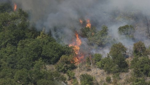 PRVA ŽRTVA POŽARA U CRNOJ GORI: Vojnik poginuo tokom gašenja vatre, drugi teško povređen PRVA ŽRTVA POŽARA U CRNOJ GORI: Vojnik poginuo tokom gašenja vatre, drugi teško povređen