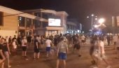 ДИВЉАЈУ У ВРБАСУ: Блокадери наоружани палицама! (ВИДЕО) ДИВЉАЈУ У ВРБАСУ: Блокадери наоружани палицама! (ВИДЕО)