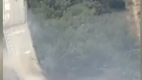 PREVRNUO SE VOZ KOJI JE PREVOZIO OPASNE MATERIJE: Čak 35 vagona iskočilo iz šina (FOTO/VIDEO)