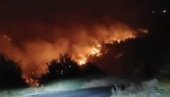 BUKTI POŽAR U SELU BEZJOVO U KUČIMA: Vatra sve bliže kućama (VIDEO)
