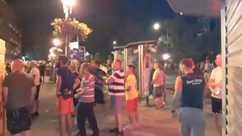 JEZIVI SNIMAK NASILJA BLOKADERA U VRBASU: Razbijaju kamenje i cigle na putu pa ih bacaju ka patriotama (VIDEO)