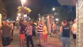 JEZIVI SNIMAK NASILJA BLOKADERA U VRBASU: Razbijaju kamenje i cigle na putu pa ih bacaju ka patriotama (VIDEO)