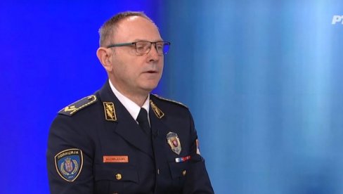 BLOKADERI NAPALI POLICIJU, GRAĐANE I PROSTORIJE SNS-A Direktor policije: Povređeno 16 policajaca i 52 građanina u Vrbasu BLOKADERI NAPALI POLICIJU, GRAĐANE I PROSTORIJE SNS-A Direktor policije: Povređeno 16 policajaca i 52 građanina u Vrbasu