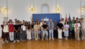MLADIMA IZ DORTMUNDA PRIREĐEN PRIJEM U NOVOSADSKOJ GRADSKOJ KUĆI: Pobratimski odnosi dva grada traju 43 godine