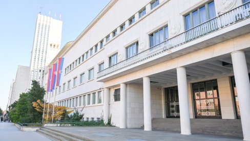 ПОКРАЈИНСКА ВЛАДА ФИНАНСИРА ОБНОВУ ФАСАДЕ ШКОЛЕ У ВРШЦУ: Интервенција ради безбедности ученика, запослених и грађана