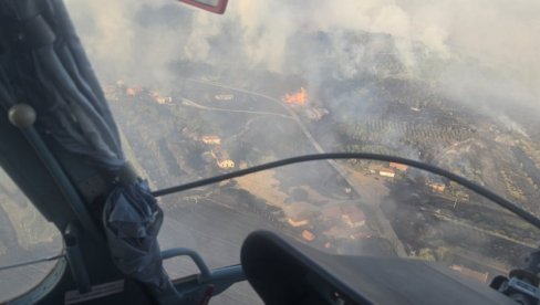 ЕКСКЛУЗИВАН СНИМАК ИЗ ВАЗДУХА: Српски камов трећи дан у акцији гашења пожара у Црној Гори (ВИДЕО)
