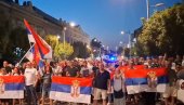 PATRIOTE U ZRENJANINU IZAŠLE DA BRANE DRŽAVU: Ne daju Srbiju ustašama i blokaderima (VIDEO)
