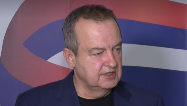 ПОВРЕЂЕН ПОЛИЦИЈСКИ СЛУЖБЕНИК Министар Дачић: У Новом Саду је дошло до напада на грађане од стране блокадера ПОВРЕЂЕН ПОЛИЦИЈСКИ СЛУЖБЕНИК Министар Дачић: У Новом Саду је дошло до напада на грађане од стране блокадера