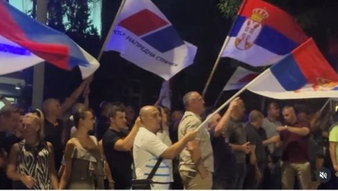 I KRUŠEVAC IZAŠAO NA ULICE DA BRANI DRŽAVU OD BLOKADERA I USTAŠA: Ne damo vam Kruševac! Ne damo vam Srbiju! (VIDEO) I KRUŠEVAC IZAŠAO NA ULICE DA BRANI DRŽAVU OD BLOKADERA I USTAŠA: Ne damo vam Kruševac! Ne damo vam Srbiju! (VIDEO)