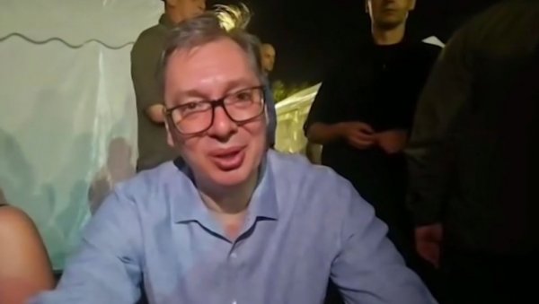 ВУЧИЋ СЕ ОБРАТИО ГРАЂАНИМА ИЗ ПИОНИРСКОГ ПАРКА: Дошао сам да будем са народом (ВИДЕО)