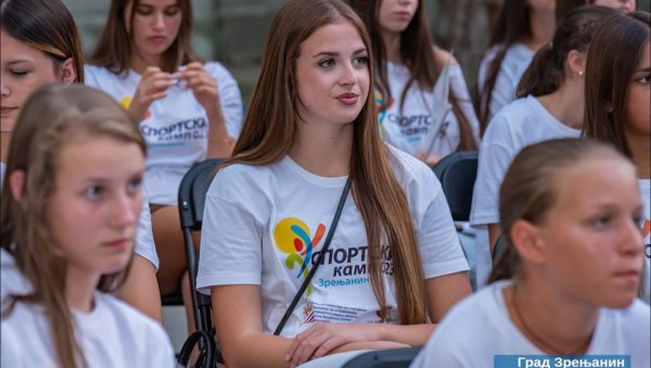 ДЕЦА ИЗ ИТАЛИЈЕ, РУМУНИЈЕ, МАЂАРСКЕ НА СПОРТСКОМ КАМПУ У ЗРЕЊАНИНУ: Трећи пут за редом ДЕЦА ИЗ ИТАЛИЈЕ, РУМУНИЈЕ, МАЂАРСКЕ НА СПОРТСКОМ КАМПУ У ЗРЕЊАНИНУ: Трећи пут за редом