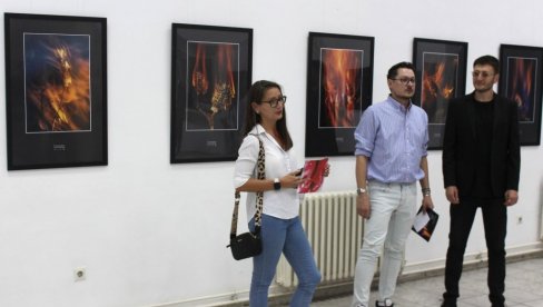 SVET CVEĆA: Izložba forografija u Galeriji KC Ribnica SVET CVEĆA: Izložba forografija u Galeriji KC Ribnica