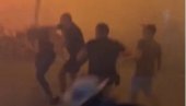 (УЗНЕМИРУЈУЋЕ) НОВИ СНИМАК ЗВЕРСТВА БЛОКАДЕРА: Покушај убиства праћен садистичким ликовањем (ВИДЕО) (УЗНЕМИРУЈУЋЕ) НОВИ СНИМАК ЗВЕРСТВА БЛОКАДЕРА: Покушај убиства праћен садистичким ликовањем (ВИДЕО)