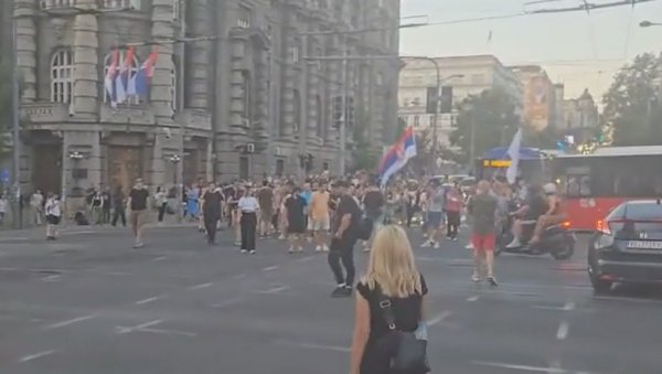 БЛОКАДЕРИ ИСПРЕД ГЕНЕРАЛШТАБА: Сад је све јасно - циљ им је да униште Војску Србије