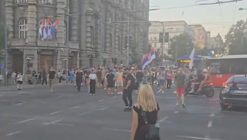 ОНИ ЖЕЛЕ ДА СЛОМЕ КИЧМУ СРБИЈИ Вучић: Ми се боримо против моћне машинерије различитих западних земаља