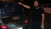 НАЦИ-СВЕШТЕНИК СА ПУНИМ ГЕПЕКОМ ДРВЕНИХ ПАЛИЦА: Полиција у Аранђеловцу зауставила попа - понео оружје на протест (ФОТО) НАЦИ-СВЕШТЕНИК СА ПУНИМ ГЕПЕКОМ ДРВЕНИХ ПАЛИЦА: Полиција у Аранђеловцу зауставила попа - понео оружје на протест (ФОТО)