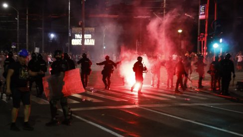 GDE ĆEMO VEČERAS VIDETI NOVO NASILJE I SILEDŽIJSTVO BLOKADERA? Sinoć su blokaderske horde uništile sve pred sobom, šta građane čeka večeras? GDE ĆEMO VEČERAS VIDETI NOVO NASILJE I SILEDŽIJSTVO BLOKADERA? Sinoć su blokaderske horde uništile sve pred sobom, šta građane čeka večeras?