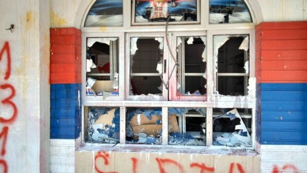 КО ЈЕ СИНОЋ ПРОВОЦИРАО НАСИЛНИЧКЕ ХОРДЕ ИЗ ПРАЗНИХ ПРОСТОРИЈА СНС? Разоткривене лажи блокадера терориста (ВИДЕО)