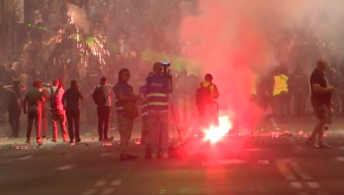 BLOKADERI BRUTALNO NAPALI POLICIJU U KNEZA MILOŠA: Fašisti blokaderi bacili topovske udare i pirotehnička sredstva