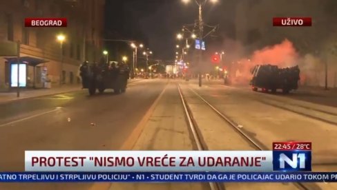 ПОТВРДА УЗИВО У ПРОГРАМУ Н1: Блокадери су напали полицију (ВИДЕО) ПОТВРДА УЗИВО У ПРОГРАМУ Н1: Блокадери су напали полицију (ВИДЕО)