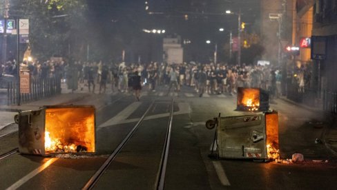 ТРИ ДАНА НЕВИЂЕНОГ ТЕРОРА БЛОКАДЕРА СИЛЕЏИЈА: Спаљивање живих људи, уништавање града, напад на полицију и свакога ко другачије мисли (ВИДЕО) ТРИ ДАНА НЕВИЂЕНОГ ТЕРОРА БЛОКАДЕРА СИЛЕЏИЈА: Спаљивање живих људи, уништавање града, напад на полицију и свакога ко другачије мисли (ВИДЕО)