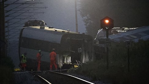 ИМА МРТВИХ У ЖЕЛЕЗНИЧКОЈ НЕСРЕЋИ У ДАНСКОЈ: Више од двадесет људи повређено након што је воз ударио у цистерну и искочио из шина ИМА МРТВИХ У ЖЕЛЕЗНИЧКОЈ НЕСРЕЋИ У ДАНСКОЈ: Више од двадесет људи повређено након што је воз ударио у цистерну и искочио из шина