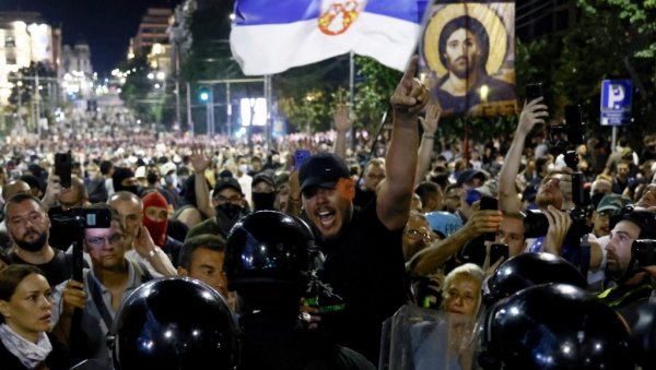 МРЗИТЕ ПАТРИЈАРХА КОЈИ ПОЗИВА НА МИР И УЗДРЖАНОСТ Вучић: Говоре, видите иконе Богородице, слике - па што не кажете да је реч о распопима? МРЗИТЕ ПАТРИЈАРХА КОЈИ ПОЗИВА НА МИР И УЗДРЖАНОСТ Вучић: Говоре, видите иконе Богородице, слике - па што не кажете да је реч о распопима?
