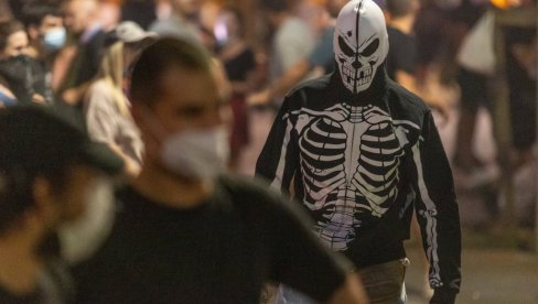 PESMA PROTIV BLOKADA: Stop nasilju, stop blokadama - da živimo slobodno i normalno
