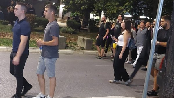 СТАО КРАЈ ТЕРОРИСТА: Насилник Бјелогрлић тукао Гагу Антонијевића, а сада шета са силеџијама
