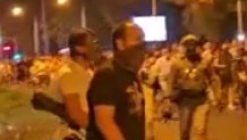 BLOKADERI TERORISTI NAPALI PROSTORIJE SRS: Šešelj preti osvetom - Država će uraditi svoj posao, a ja svoj