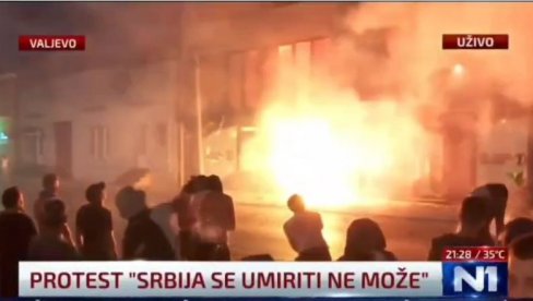 БЛОКАДЕРИ ПРИЗНАЛИ ДА ЖЕЛЕ ДА ЗАПАЛЕ СРБИЈУ: Програм им је да све изгори (ФОТО)