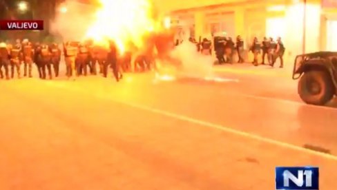N1 MORAO DA PRIZNA: Blokaderi su napali policiju (VIDEO)