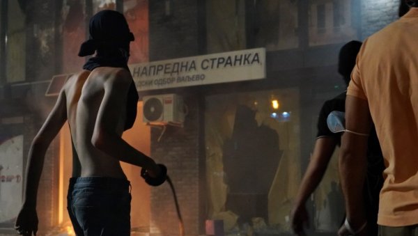 ДРУГА ФАЗА ДРУШТВЕНО КОНТРОЛИСАНОГ ХАОСА Вучић објаснио језив механизам по ком блокадери хоће да сруше државу ДРУГА ФАЗА ДРУШТВЕНО КОНТРОЛИСАНОГ ХАОСА Вучић објаснио језив механизам по ком блокадери хоће да сруше државу