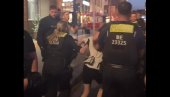 OVAKO TO RADI NEMAČKA POLICIJA: Usred protesta uhapšena 14-godišnja devojčica (VIDEO) OVAKO TO RADI NEMAČKA POLICIJA: Usred protesta uhapšena 14-godišnja devojčica (VIDEO)