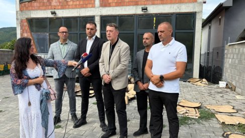 PREDSTAVNICI SRPSKE LISTE OBIŠLI IZGORELU ŠTAMPARIJU Perović: Neće me uplašiti, idemo do pobede