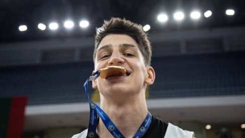 ŠPANCI GLEDAJU I NE VERUJU! Srbin sa 16 godina ispisao istoriju Barselone ŠPANCI GLEDAJU I NE VERUJU! Srbin sa 16 godina ispisao istoriju Barselone