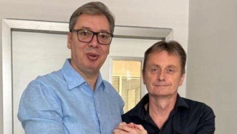 NAŠ DARKO UPRAVO NAPUŠTA BOLNICU Vučić objavio fotografiju sa Glišićem - Za mesec dana vraća se redovnim dužnostima (FOTO) NAŠ DARKO UPRAVO NAPUŠTA BOLNICU Vučić objavio fotografiju sa Glišićem - Za mesec dana vraća se redovnim dužnostima (FOTO)