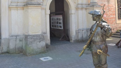 РАТНИЦИ СТАРИНЕ НОВАКА ПАЛИ У ЗАБОРАВ: Банатска равница и карпатске гудуре су засејане њиховим костима и крвљу