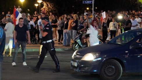 OTELI SU NAM NORMALAN ŽIVOT: Građani na društvenim mrežama masovno dele video protiv blokada (VIDEO) OTELI SU NAM NORMALAN ŽIVOT: Građani na društvenim mrežama masovno dele video protiv blokada (VIDEO)