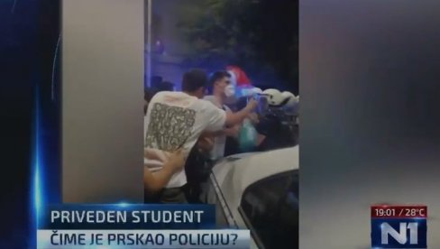 EVO ZBOG ČEGA JE PRIVEDEN BLOKADER: Prskao policiju tečnošću (VIDEO) EVO ZBOG ČEGA JE PRIVEDEN BLOKADER: Prskao policiju tečnošću (VIDEO)