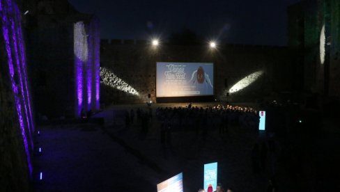 POČEO DUNAV FILM FEST NA SMEDEREVSKOJ TVRĐAVI: Festival otvorio film „ Sedef magla“ Milorada Milinkovića