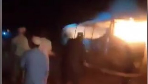 (УЗНЕМИРУЈУЋИ ВИДЕО) Овако је погинуло више од 70 људи у судару који је оставио у болу и неверици цео Авганистан