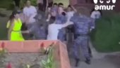 TAKO TO RADE BRAĆA RUSI: Nema mekano sa onima koji se drznu da napadnu policiju
