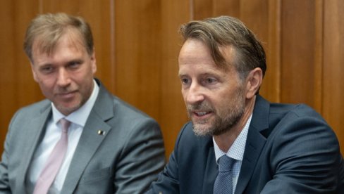AMBASADOR EU PRVI PUT OSUDIO NASILJE BLOKADERA: Nedopustivi napadi na prostorije političkih stranaka