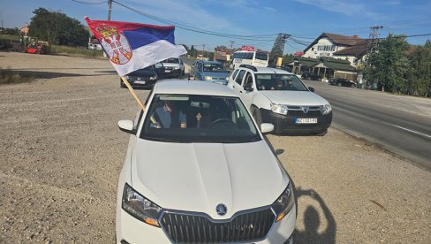 ГРАЂАНИ СУ УСТАЛИ ПРОТИВ БЛОКАДА: Из Коцељеве кренули на скуп у Лозници