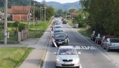 МАЛИ ЗВОРНИК КРЕНУО НА СКУП ПРОТИВ БЛОКАДА: Вијоре се српске тробојке у великој колони возила (ФОТО)